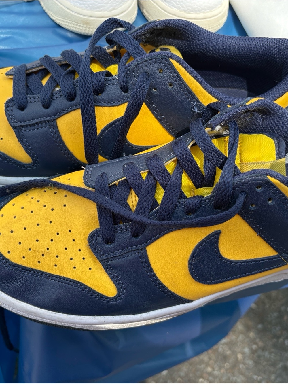 Nike Kids Navy and Yellow Low-Top Sneakers